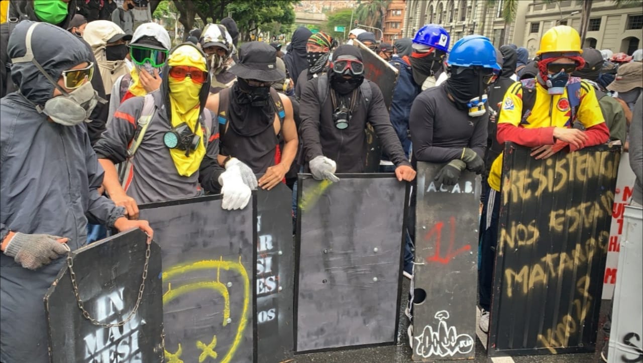 Manifestantes en el Paro Nacional: la organización detrás de los escudos.