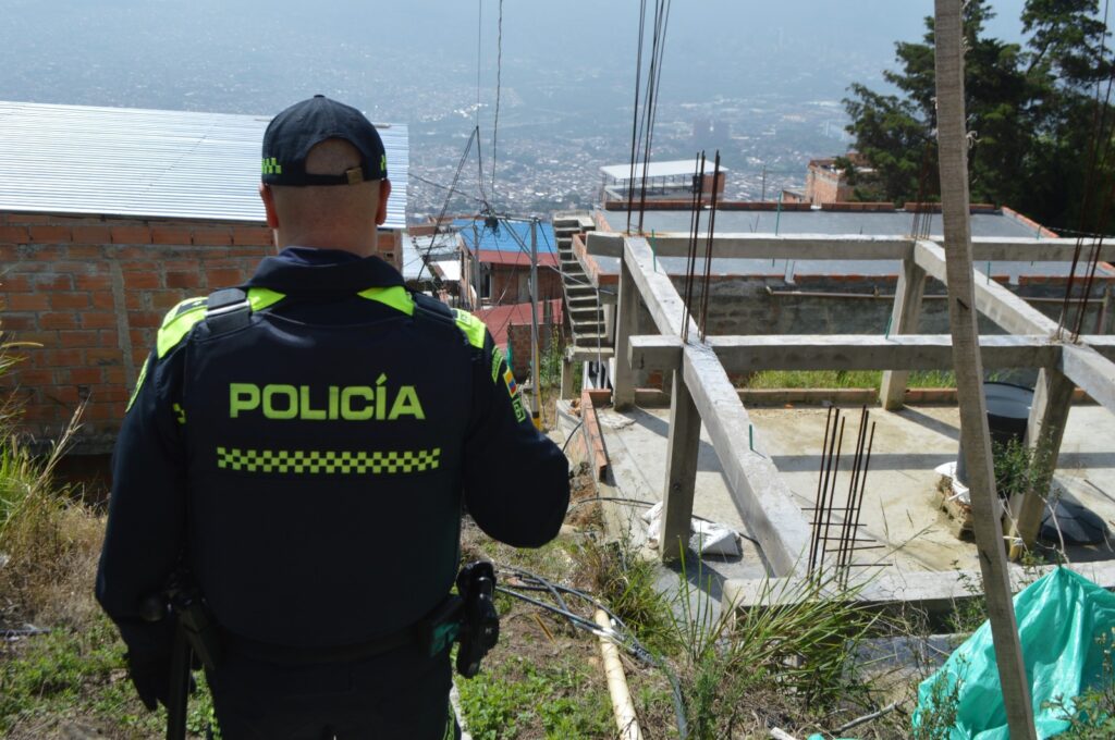 Recompensa por información sobre lotes ilegales en Medellín