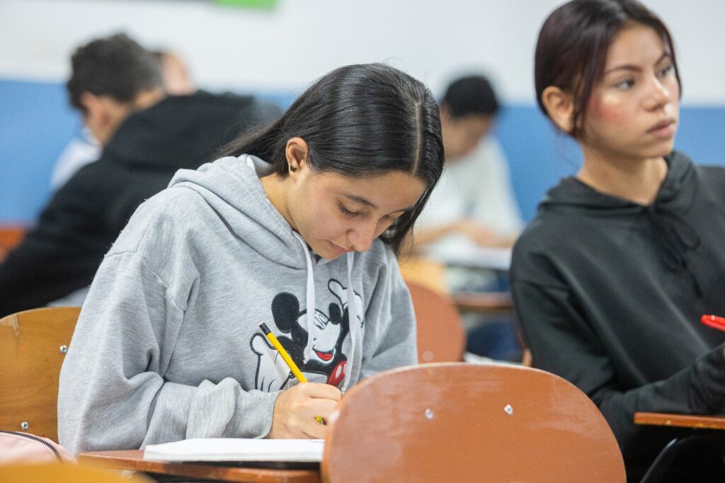 Mujeres en extraedad podrán terminar sus estudios en Medellín