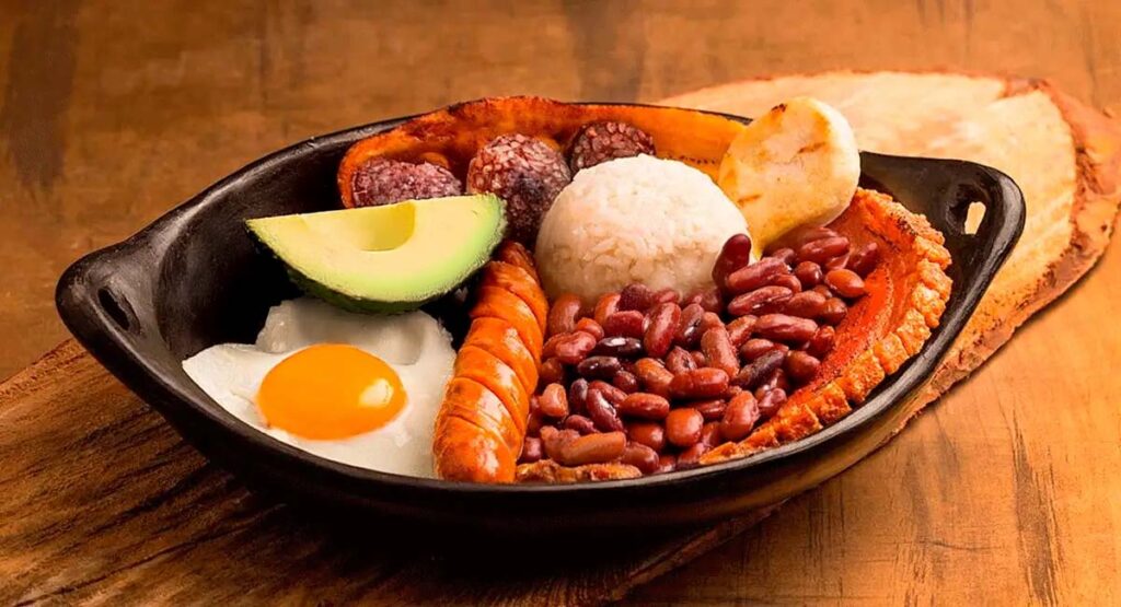 Bandeja paisa codeándose en el top mundial