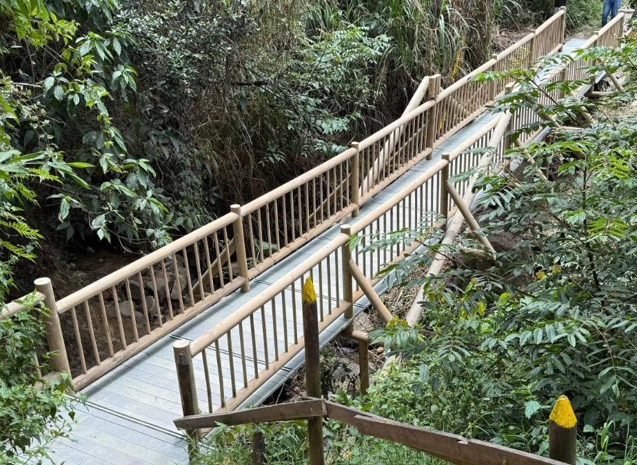 Renovacion_de_parques_infantiles_y_puentes_peatonales_en_Medellin