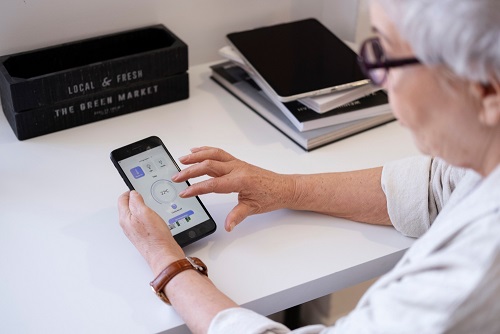 El_costo_de_la_digitalizacion_para_los_adultos_mayores
