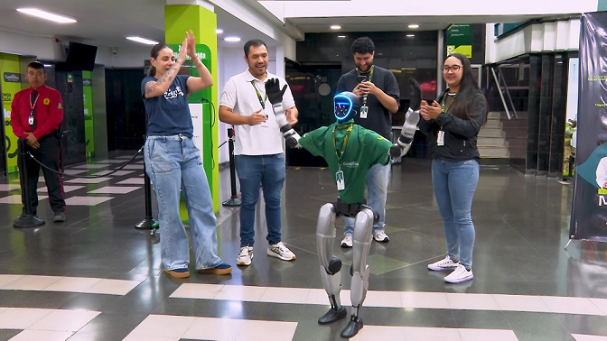 El_robot_que_ensena_autocuidado_en_Comfenalco