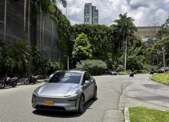 Los_supercargadores_de_Tesla_aterrizan_en_Medellín_